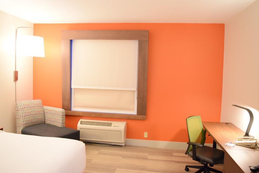 Holiday Inn Express & Suites Pensacola West I-10 By Ihg Ferry Pass Exterior foto