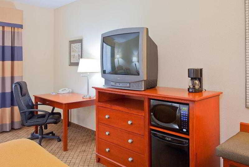 Holiday Inn Express & Suites Pensacola West I-10 By Ihg Ferry Pass Habitación foto