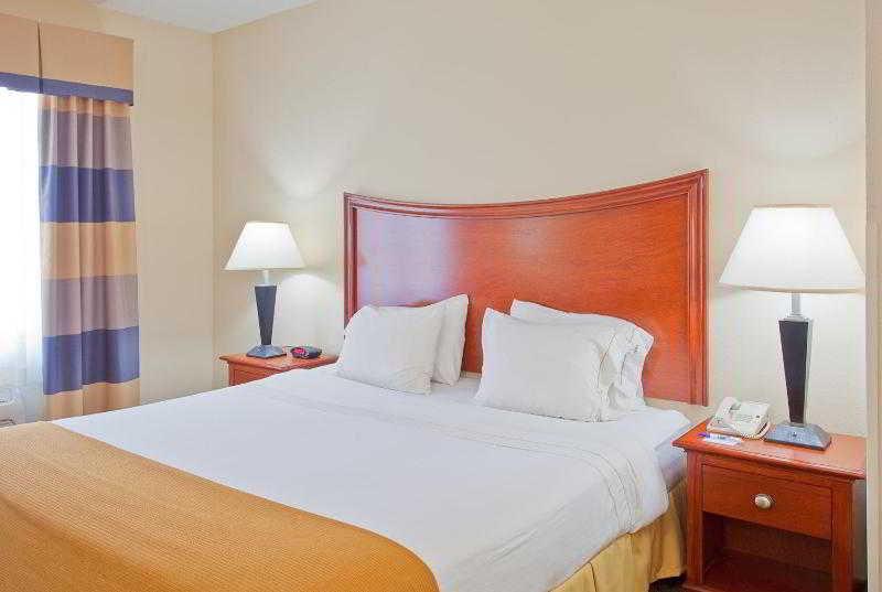 Holiday Inn Express & Suites Pensacola West I-10 By Ihg Ferry Pass Habitación foto